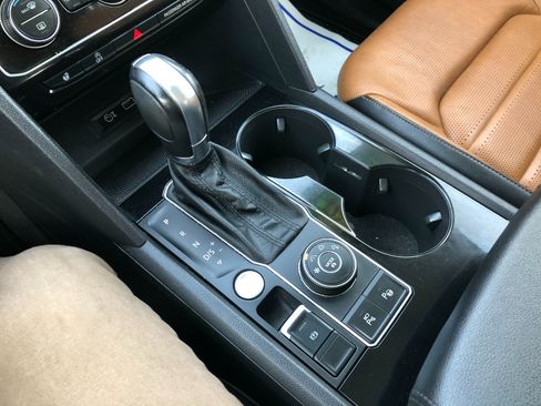 Used 2018 Volkswagen Atlas SEL Premium image 23