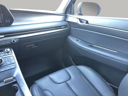 Used 2023 Hyundai Palisade Limited w/ Cargo Package image 10