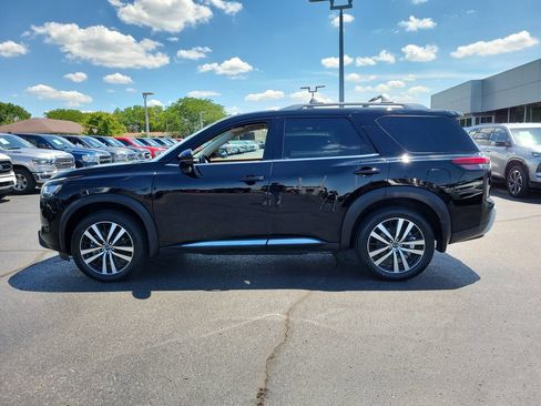 Used 2024 Nissan Pathfinder Platinum w/ Cargo Package AWD/4WD image 7