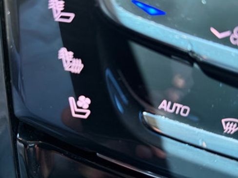 Used 2018 Cadillac Escalade Luxury w/ LPO, Radiant Package image 24