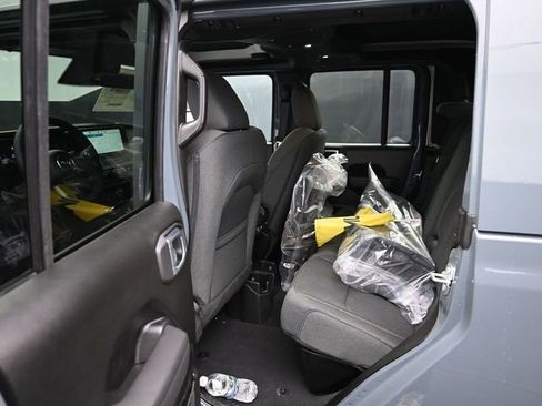 New 2026 Jeep Gladiator Sport image 32