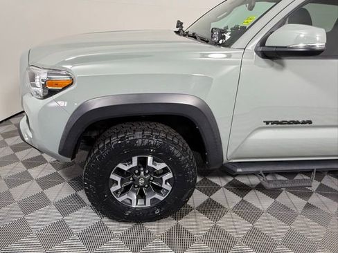 Used 2022 Toyota Tacoma TRD Off-Road w/ Technology Package image 17