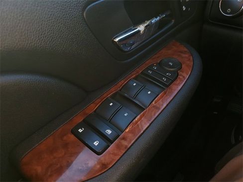 Used 2007 Chevrolet Suburban LTZ w/ LTZ Preferred Equipment Group image 23