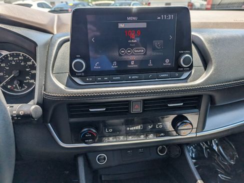 Used 2023 Nissan Rogue SV FWD image 22