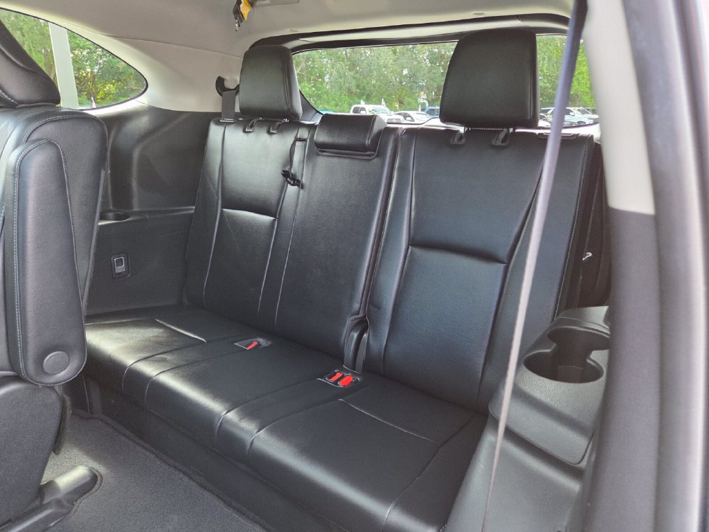 Certified 2022 Toyota Highlander Platinum FWD image 22