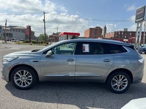 Used 2023 Buick Enclave Avenir AWD/4WD image 3