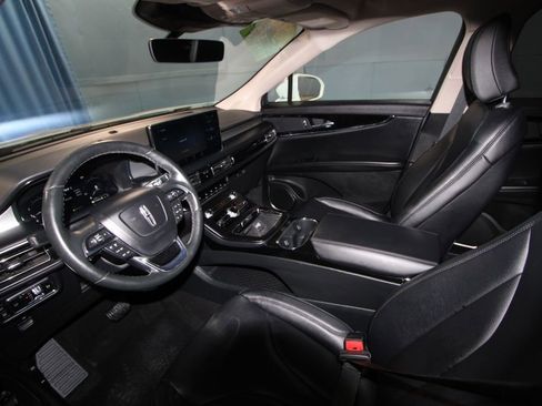Used 2023 Lincoln Nautilus FWD image 2