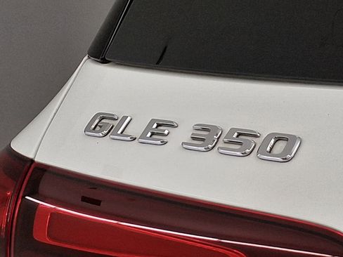 Used 2024 Mercedes-Benz GLE 350 4MATIC image 23