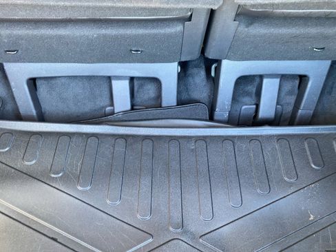 Used 2023 Kia Carnival LX image 17