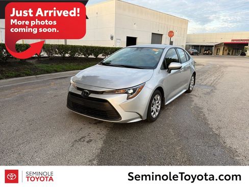 Used 2025 Toyota Corolla LE FWD image 1