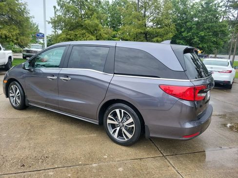 Used 2024 Honda Odyssey Touring image 3