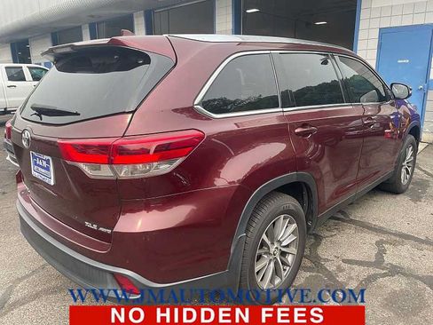 Used 2019 Toyota Highlander XLE AWD/4WD image 4