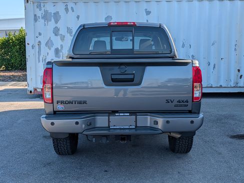 Used 2021 Nissan Frontier SV w/ Midnight Edition Floor Mats AWD/4WD image 5