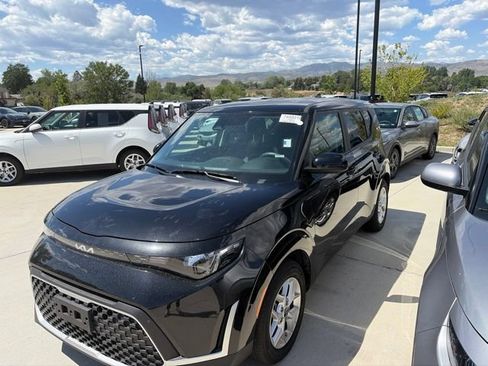 Certified 2025 Kia Soul LX w/ LX Technology Package FWD image 2