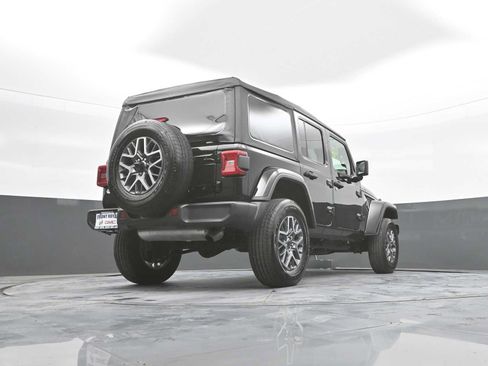Used 2025 Jeep Wrangler Unlimited Sahara AWD/4WD image 37