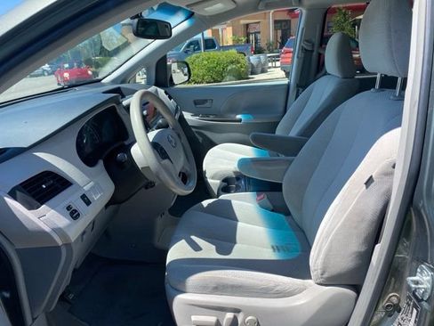 Used 2014 Toyota Sienna LE AWD/4WD image 8