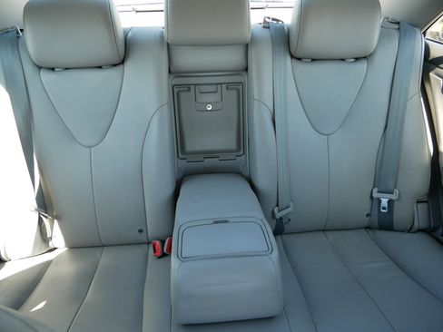 Used 2011 Toyota Camry XLE w/ SE/XLE Extra-Value Pkg image 13