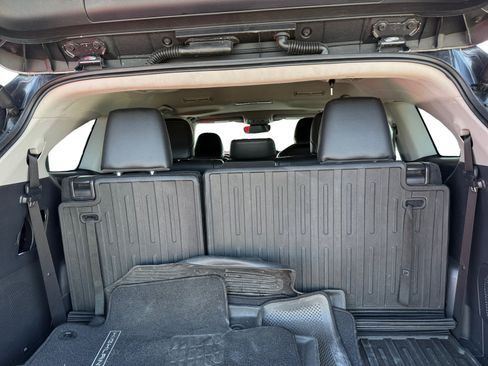 Used 2024 Toyota Highlander Limited FWD image 12