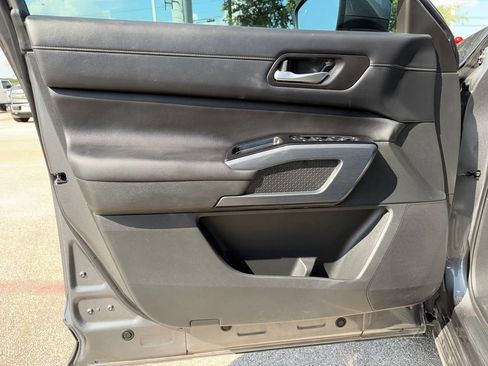 Used 2024 Nissan Pathfinder SL FWD image 21
