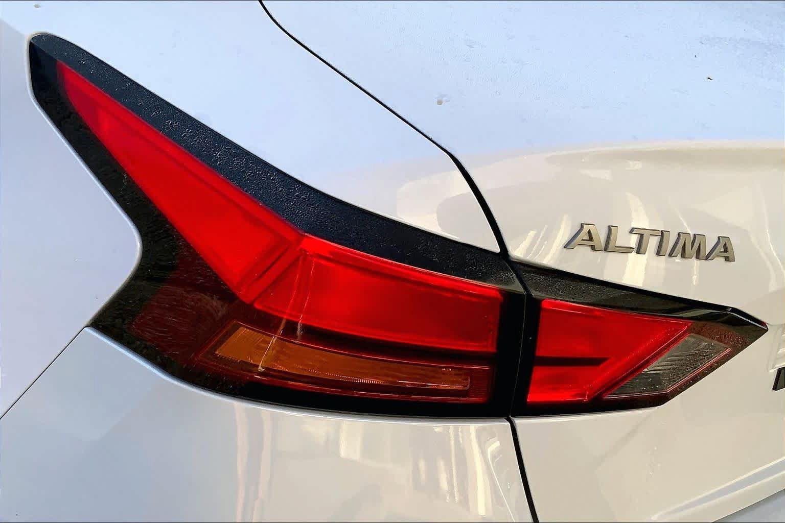 Used 2024 Nissan Altima 2.5 SR FWD image 25