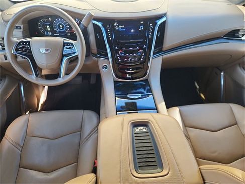Used 2018 Cadillac Escalade Platinum image 21