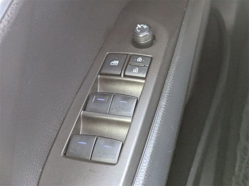 Used 2023 Toyota Camry SE FWD image 21