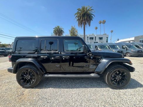 Used 2025 Jeep Wrangler Unlimited Sahara image 4