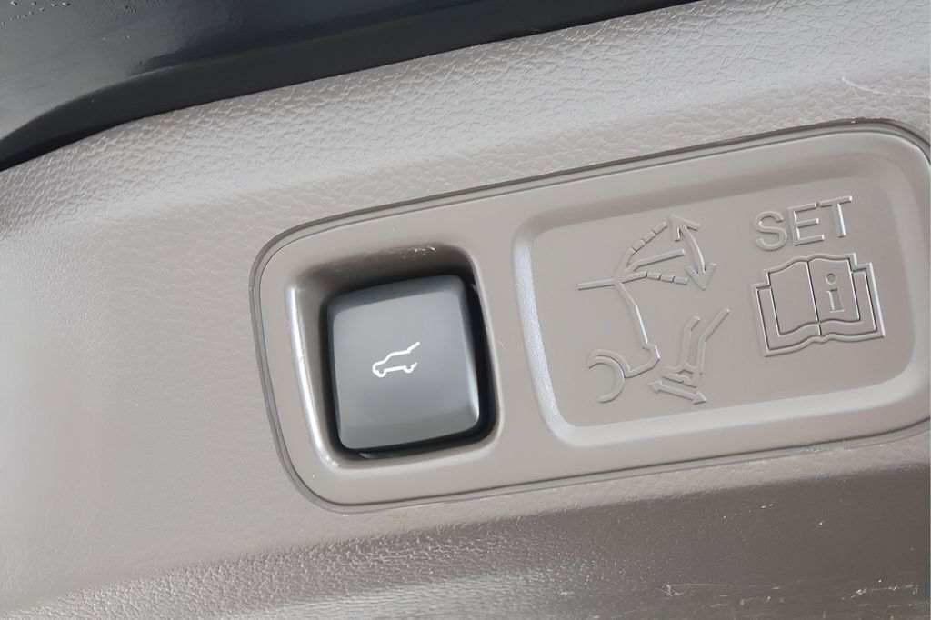 Used 2022 Lincoln Navigator Reserve AWD/4WD image 32