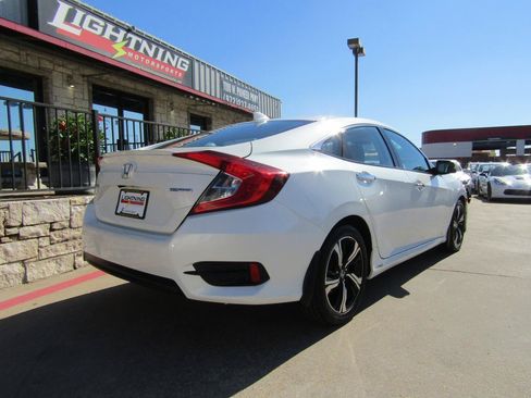 Used 2016 Honda Civic Touring image 4