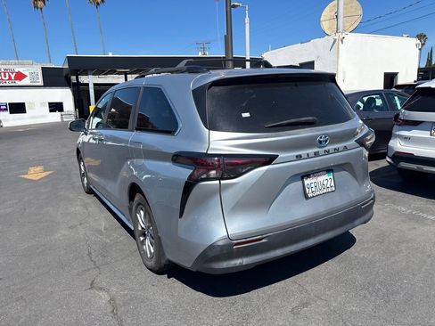 Used 2023 Toyota Sienna LE FWD image 6