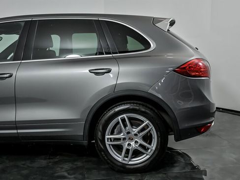 Used 2014 Porsche Cayenne Platinum Edition image 7