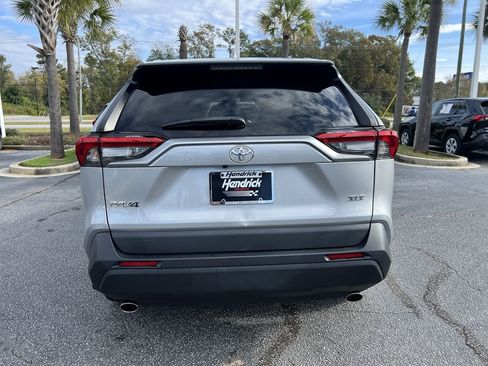 Used 2022 Toyota RAV4 XLE image 9