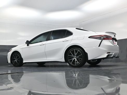 Used 2024 Toyota Camry SE FWD image 18