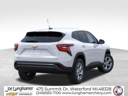 New 2026 Chevrolet Trax LS w/ LS Convenience Package FWD image 4