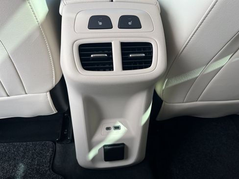 Used 2023 Buick Envision Avenir image 31