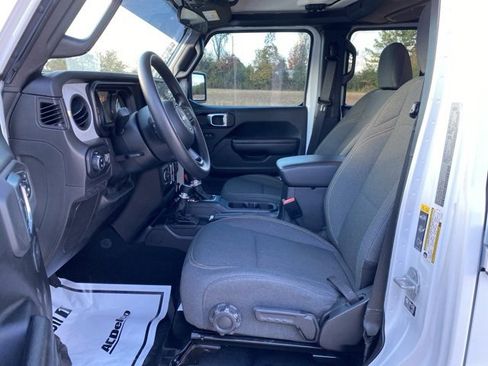 Used 2024 Jeep Gladiator Sport image 14