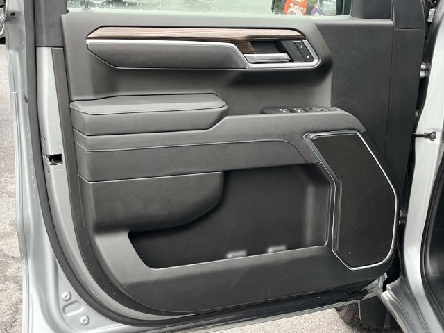 Used 2025 Chevrolet Silverado 1500 LT AWD/4WD image 24