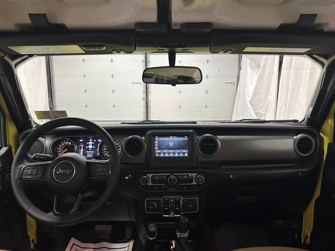 Used 2023 Jeep Gladiator Sport AWD/4WD image 42