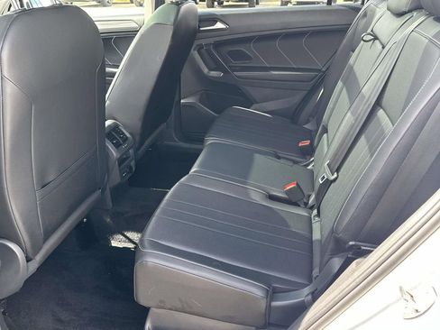 Used 2023 Volkswagen Tiguan SE w/ Panoramic Sunroof Package image 14