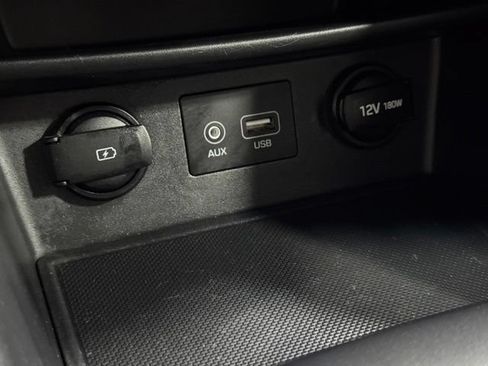 Used 2019 Hyundai Kona SE AWD/4WD image 17
