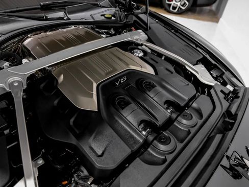 Used 2024 Bentley Flying Spur V8 image 54