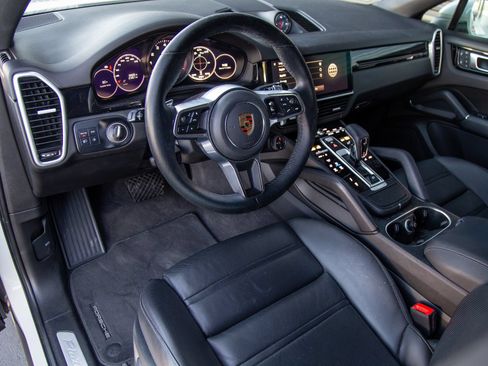 Certified 2023 Porsche Cayenne Platinum Edition AWD/4WD image 4