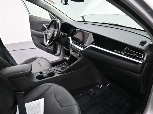 Used 2020 Kia Niro EX Premium image 20