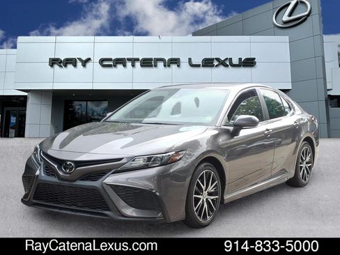 Used 2022 Toyota Camry SE w/ Carpet Mat Package (TMS) AWD/4WD image 1