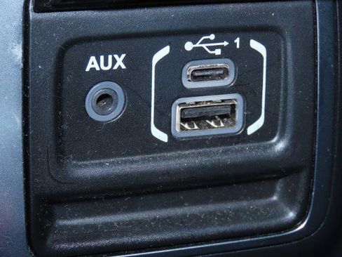 Used 2019 Jeep Wrangler Unlimited Sahara w/ Quick Order Package 24M Moab image 33