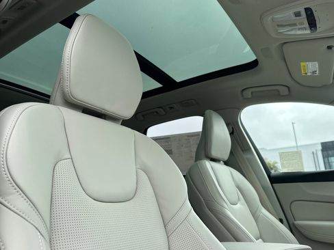 New 2025 Volvo XC60 B5 Ultra w/ Protection Package Premier image 18