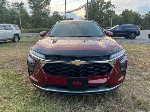 Used 2024 Chevrolet Trax LT w/ Sunroof Package image 8