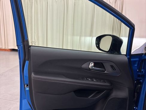 New 2026 Chrysler Pacifica Select w/ S Appearance Package FWD image 17