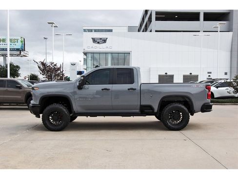 Used 2025 Chevrolet Silverado 2500 Custom w/ Custom Value Package image 3