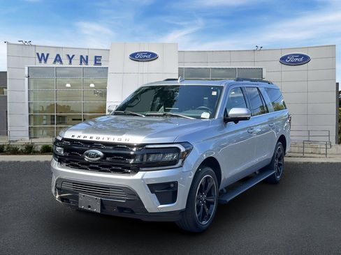Used 2023 Ford Expedition Max Limited AWD/4WD image 2